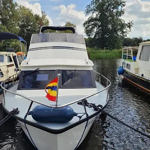  Couette-café Boat & Breakfast